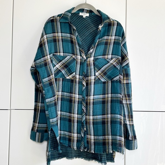 Umgee Tops - Umgee Flannel Green/Blue Plaid Size Medium High Low Hem Pockets Relaxed Fit 90’s